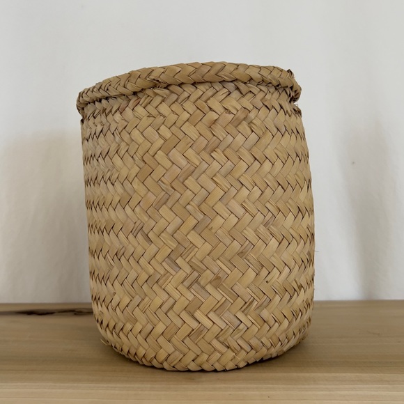 SOLD Vintage Oaxacan Woven Palm Storage Basket - Picture 3 of 7